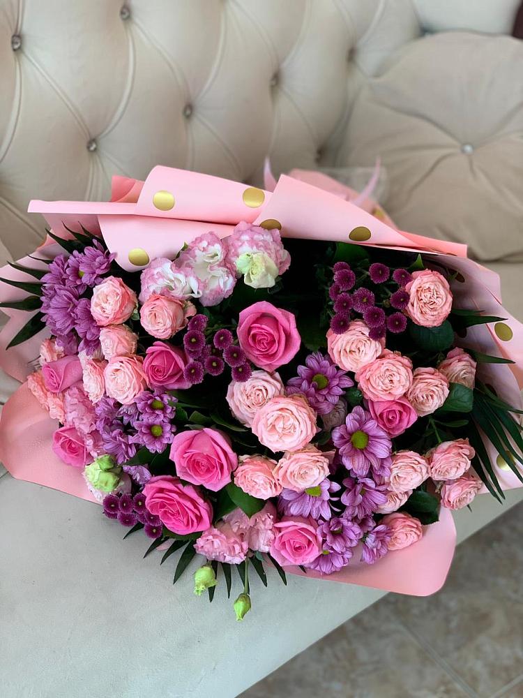 Букет цветов из: Хризантемы, Розы и Лизиантусы в Победе