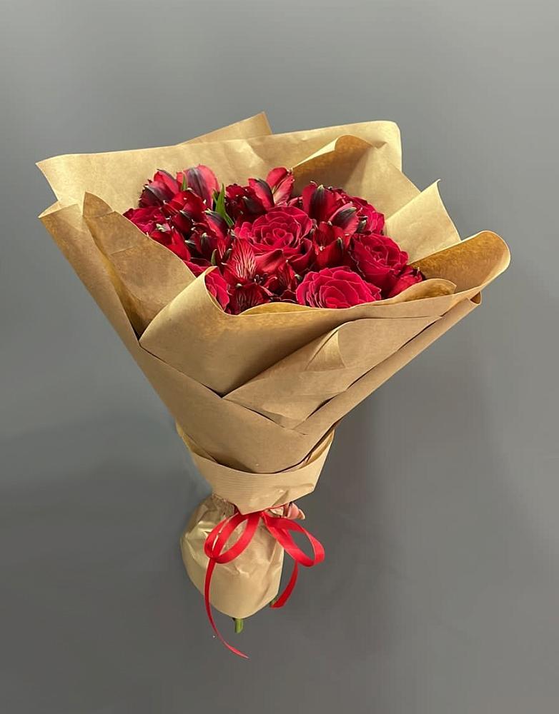 Букет цветов из: Альстромерии и Розы в Победе