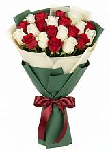 Букет Микс из красных и белых роз в Победе