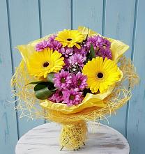 Букет цветов из:  Хризантемы и Герберы в Победе