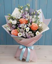 Букет цветов из:  Лизиантусы, Розы, Альстромерии и Гипсофила в Победе