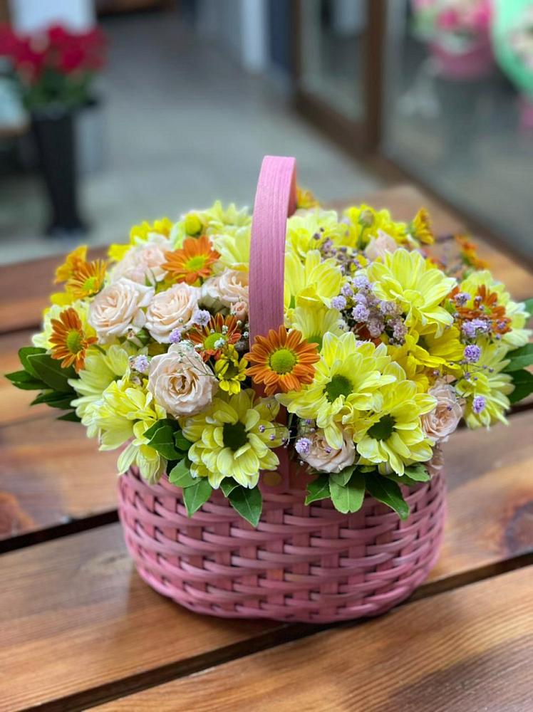 Цветочная композиция из Хризантемы и Розы в корзине в Победе