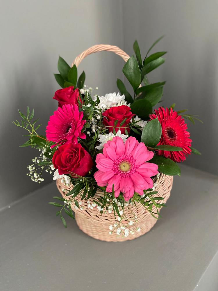 Цветочная композиция из Розы, Хризантемы и Герберы в корзине в Победе