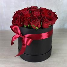 Цветочная композиция из Розы в шляпной коробке в Победе