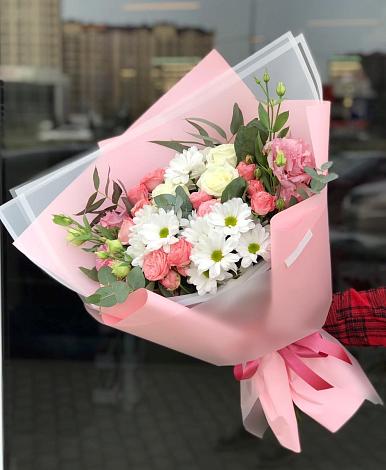 Букет цветов из: Розы, Лизиантусы и Хризантемы в Победе