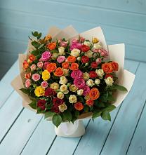 Букет Микс из разноцветных кустовых роз в Победе