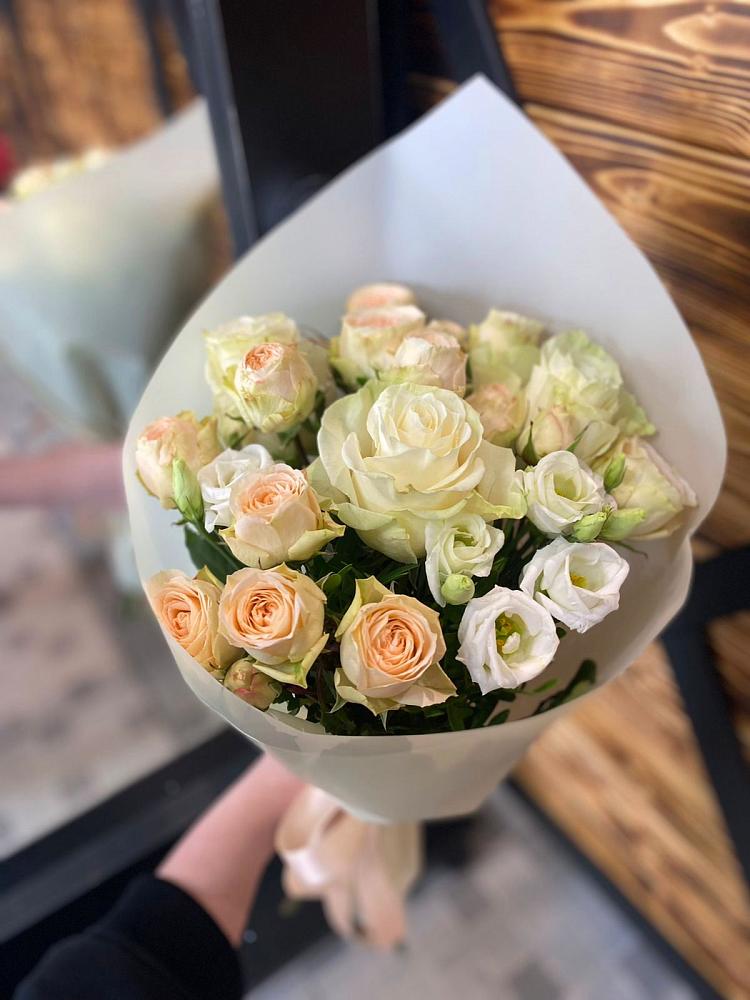 Букет цветов из: Розы и Лизиантусы в Победе